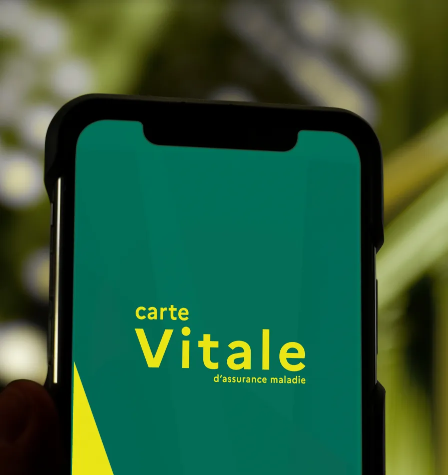 carte-vitale-dématerialisée-smartphone