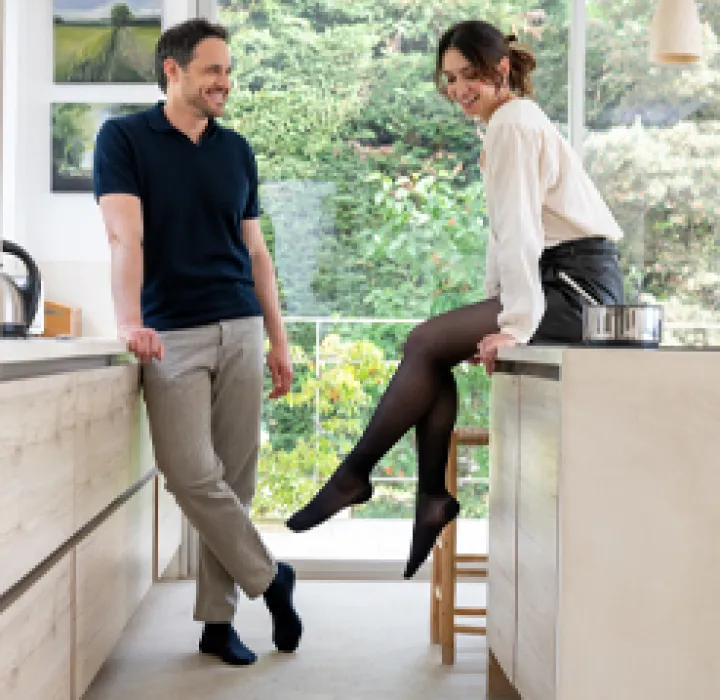 jambes-femme-homme-chaussettes-confort-innothera